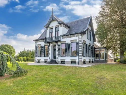 Exklusives Ferienhaus mit privatem Innenpool, Whirlpool und Sauna