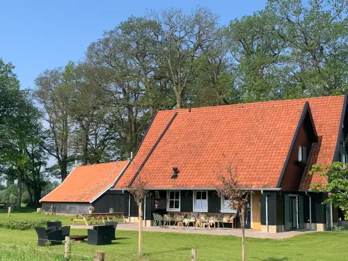 Luxuriöses Familienhaus mit Hot Tub auf einem nostalgischen Twents-Grundstück