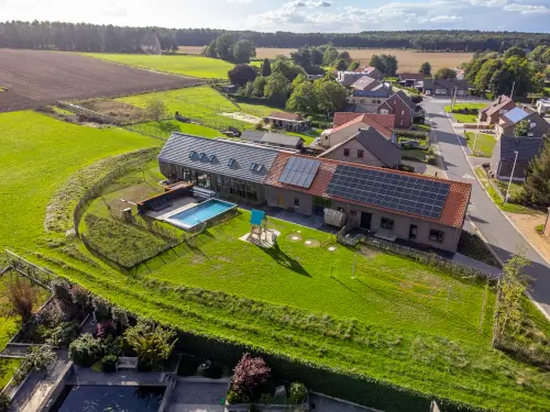 Familienhaus mit Schwimmbad, Sauna, Pizzaofen und Spielzimmer
