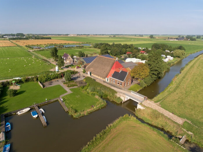 Ferienwohnung in St.-Annaparochie (Friesland) für 16 Personen.